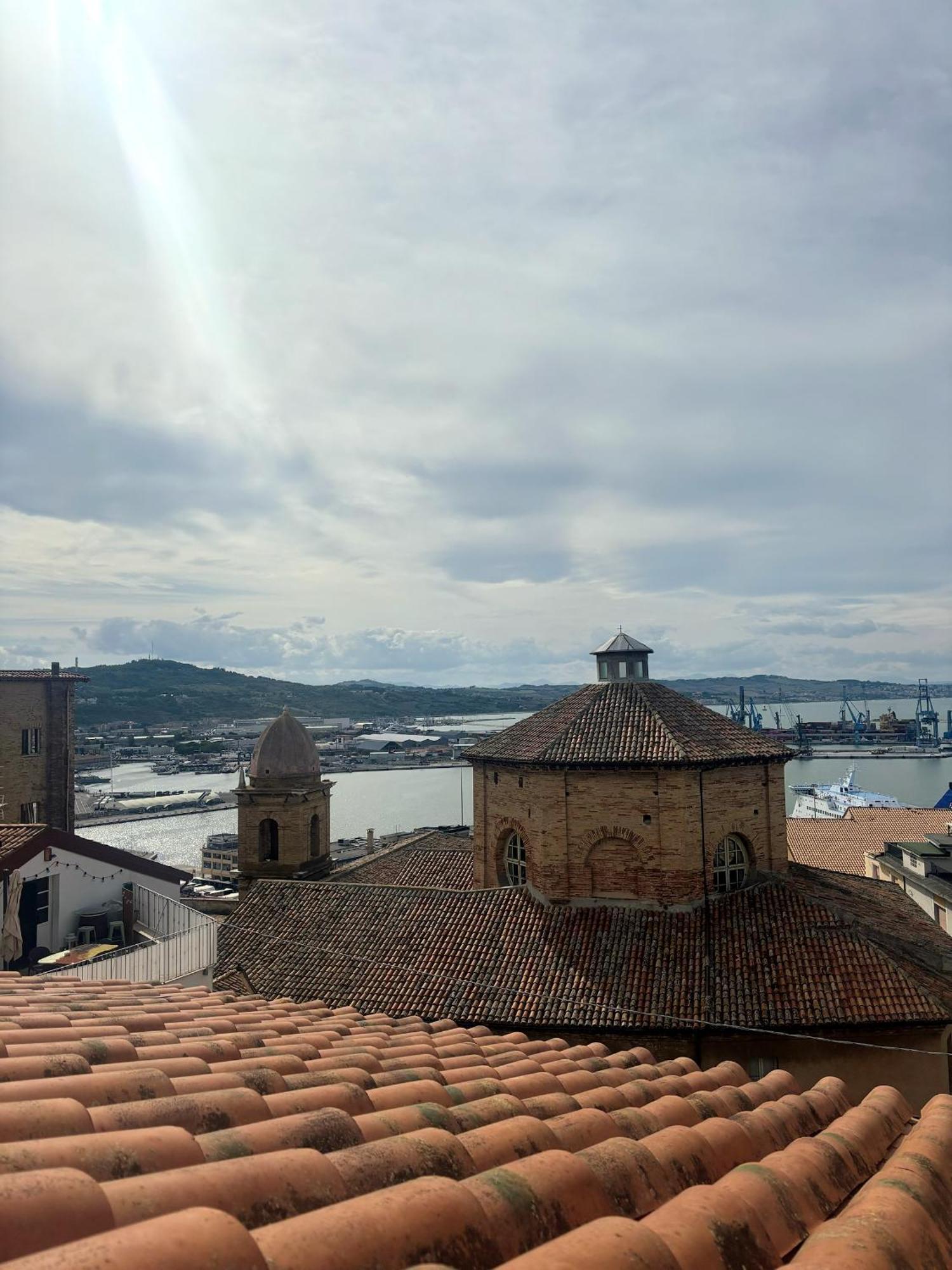 Domus Mirabilis Homestay Ancona Esterno foto