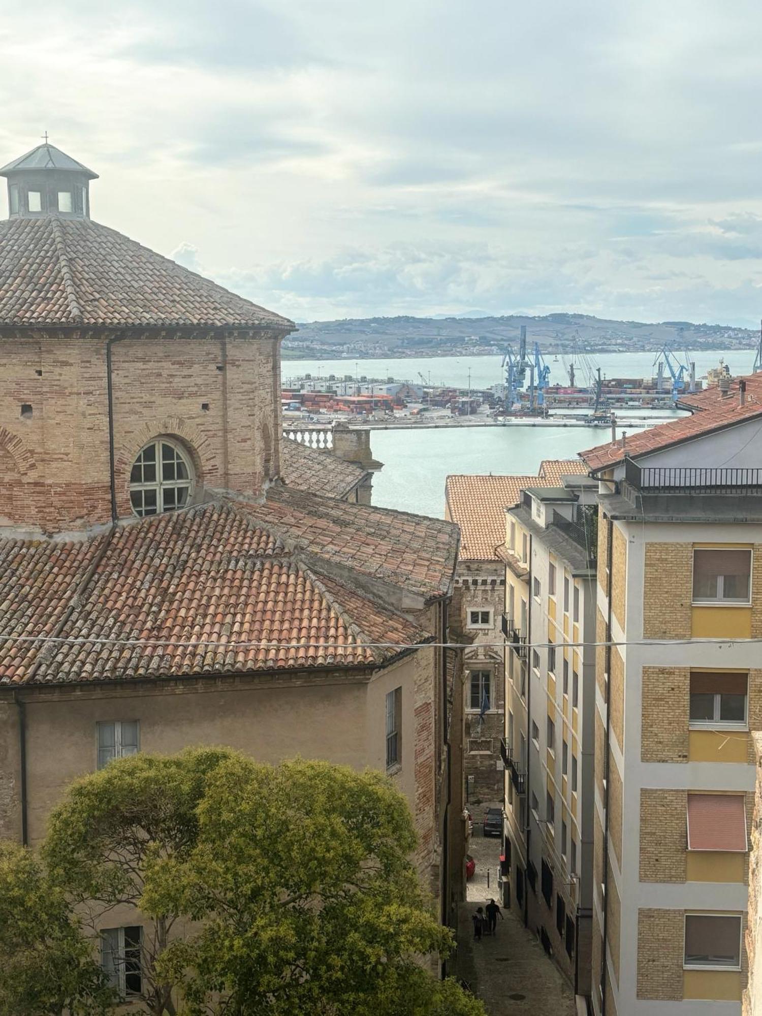 Domus Mirabilis Homestay Ancona Esterno foto