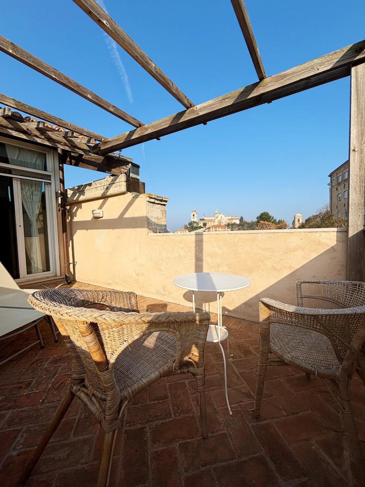 Domus Mirabilis Homestay Ancona Esterno foto